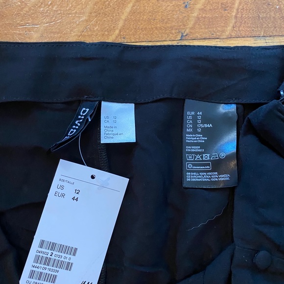 High-split skirt - Picture 2 of 3